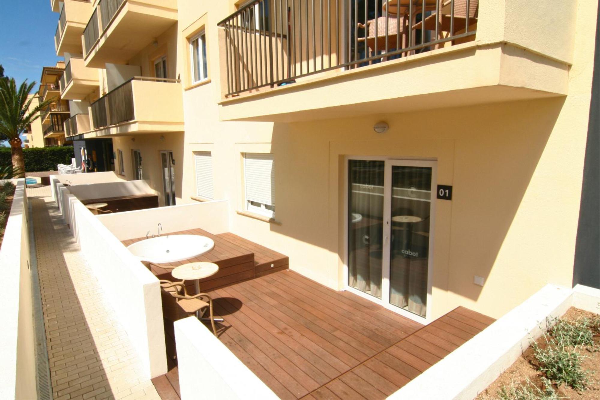Cabot Tres Torres Apartament