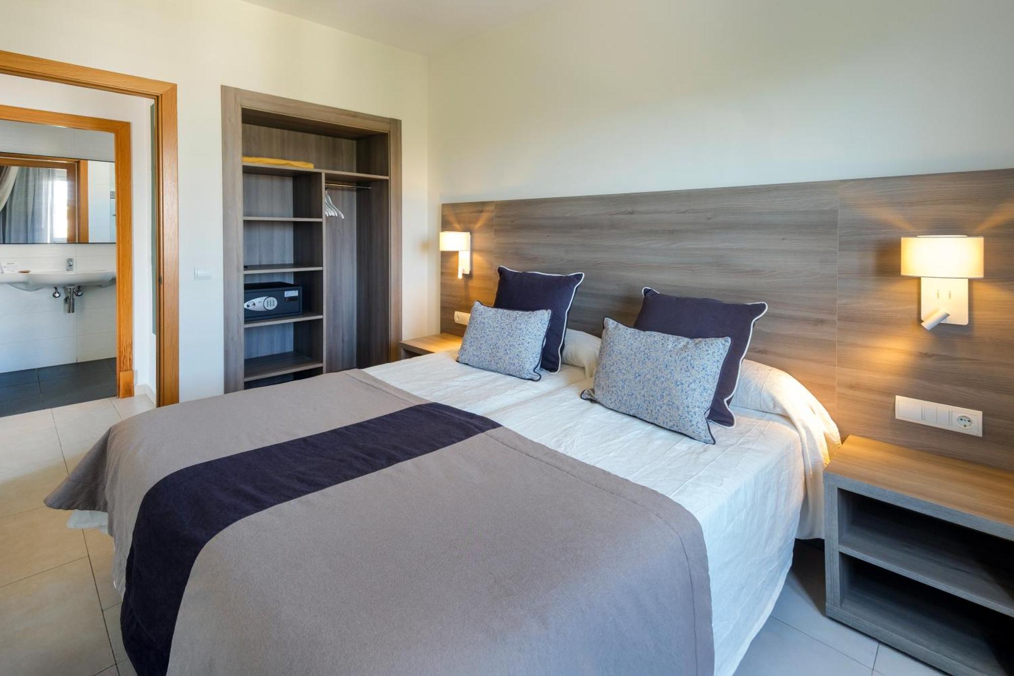 Cabot Tres Torres Apartament *