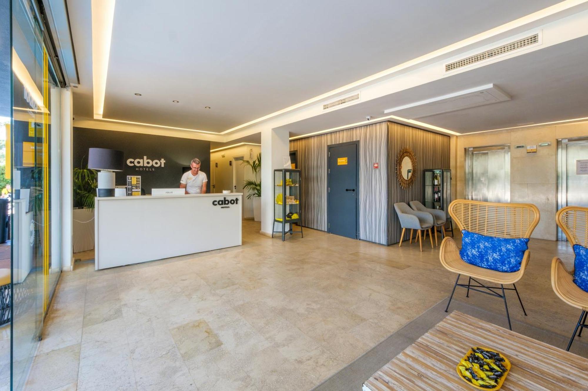 Cabot Tres Torres Apartament
