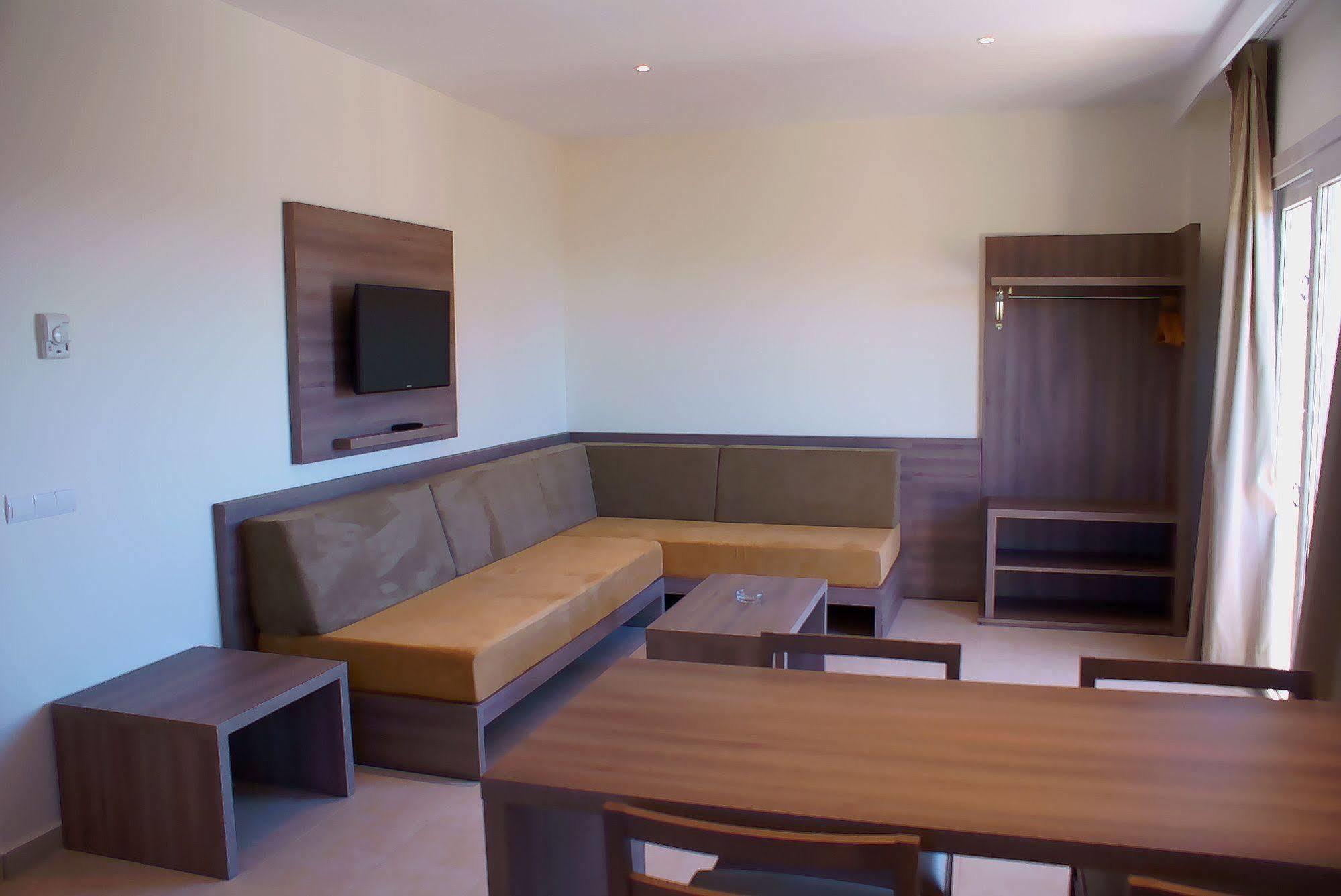 Cabot Tres Torres Apartament